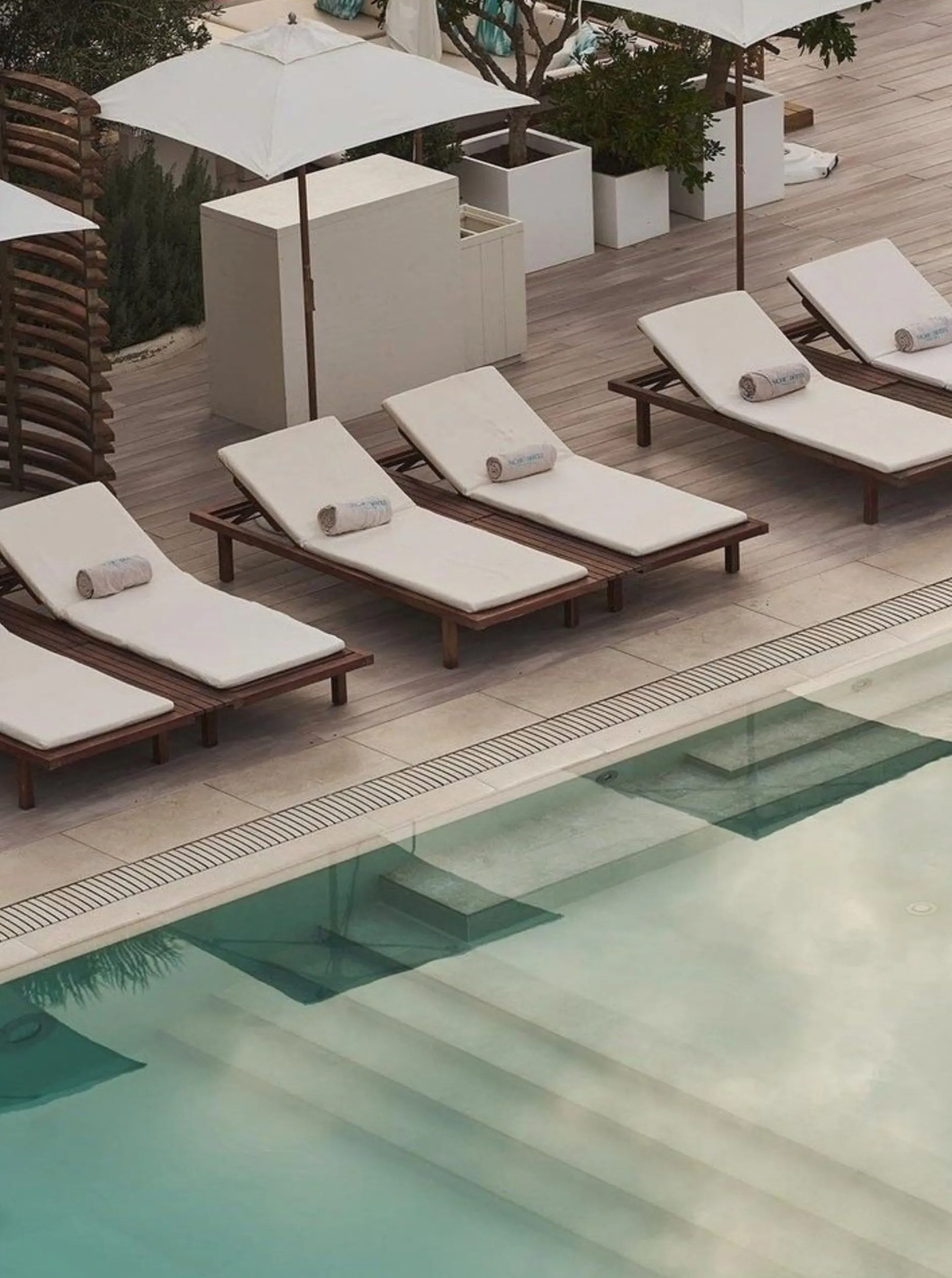 Ronaq Avenue Tower, Swimming pool